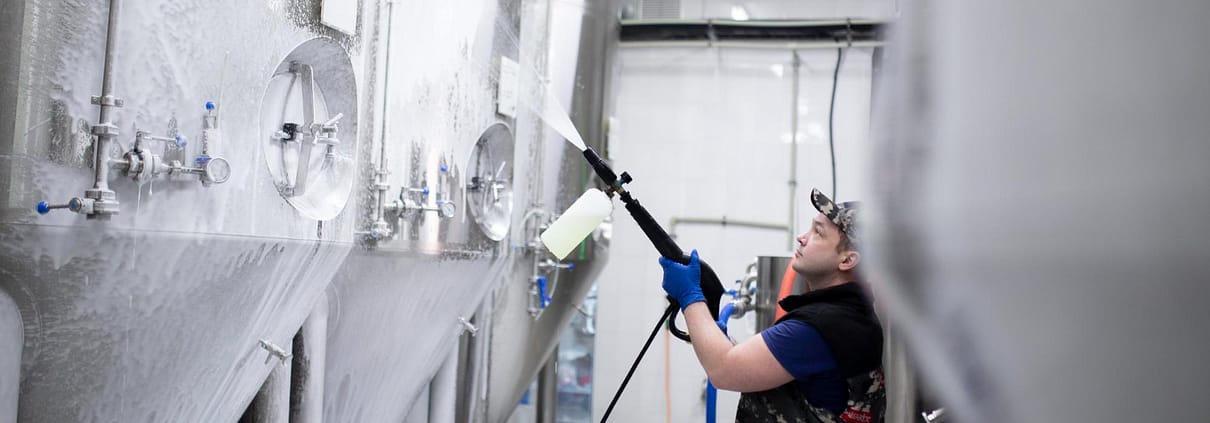 High Pressure Water Jets in Industrial Cleaning